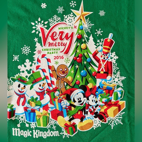 NWT Disney Very Merry Christmas Party Holiday T-shirt Magic Kingdom - Picture 2 of 3